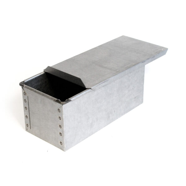 Steel bread tin with lid