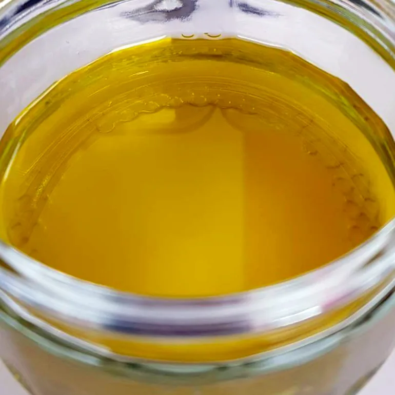 Pomora Olive Oil - oil closeup